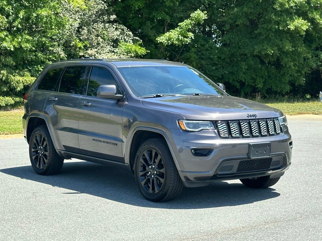 Used 2020 Jeep Grand Cherokee Altitude AWD/4WD image 11