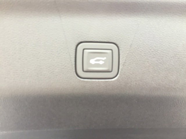 New 2025 Chevrolet Suburban Premier image 18