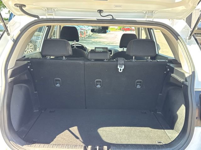 Used 2020 Hyundai Venue SEL image 12