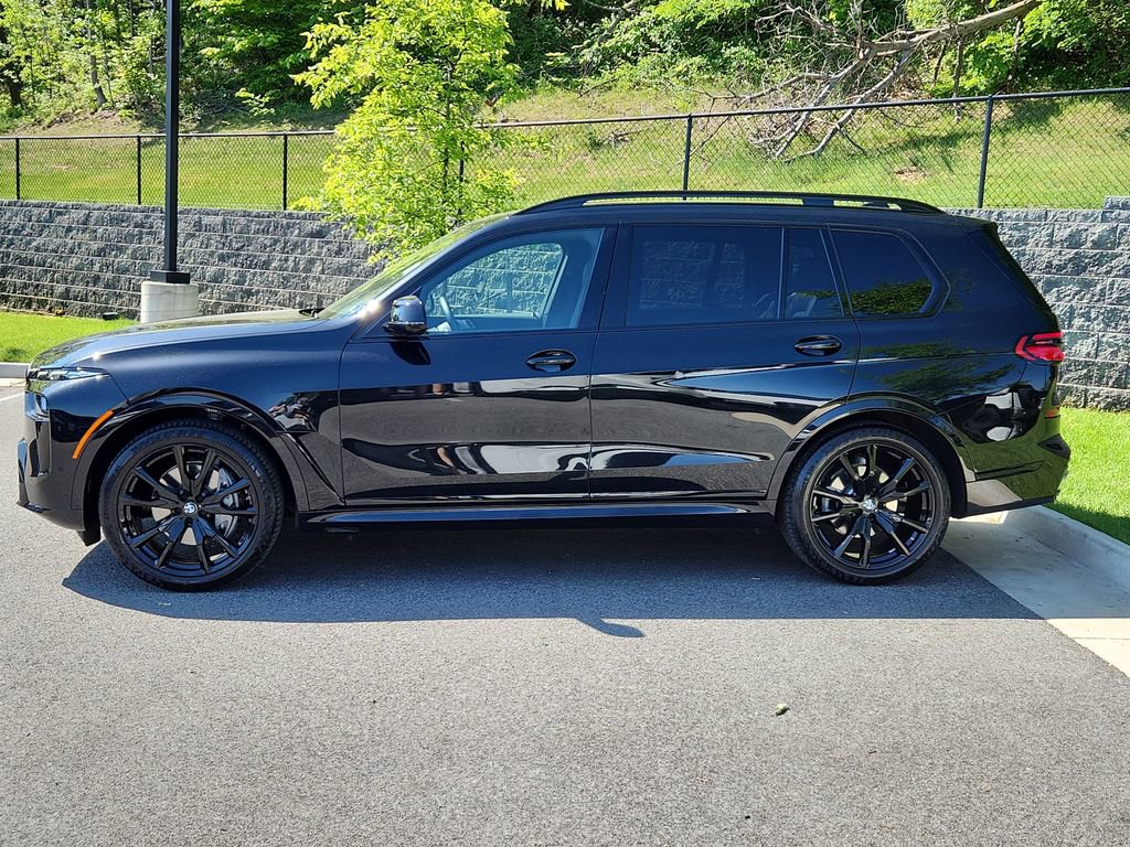 Used 2025 BMW X7 xDrive40i w/ M Sport Package AWD/4WD image 6