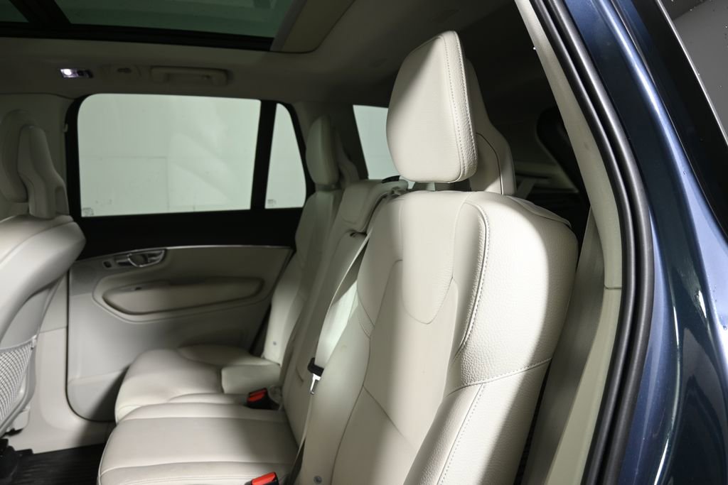Used 2020 Volvo XC90 T8 Momentum w/ Protection Package AWD/4WD image 6