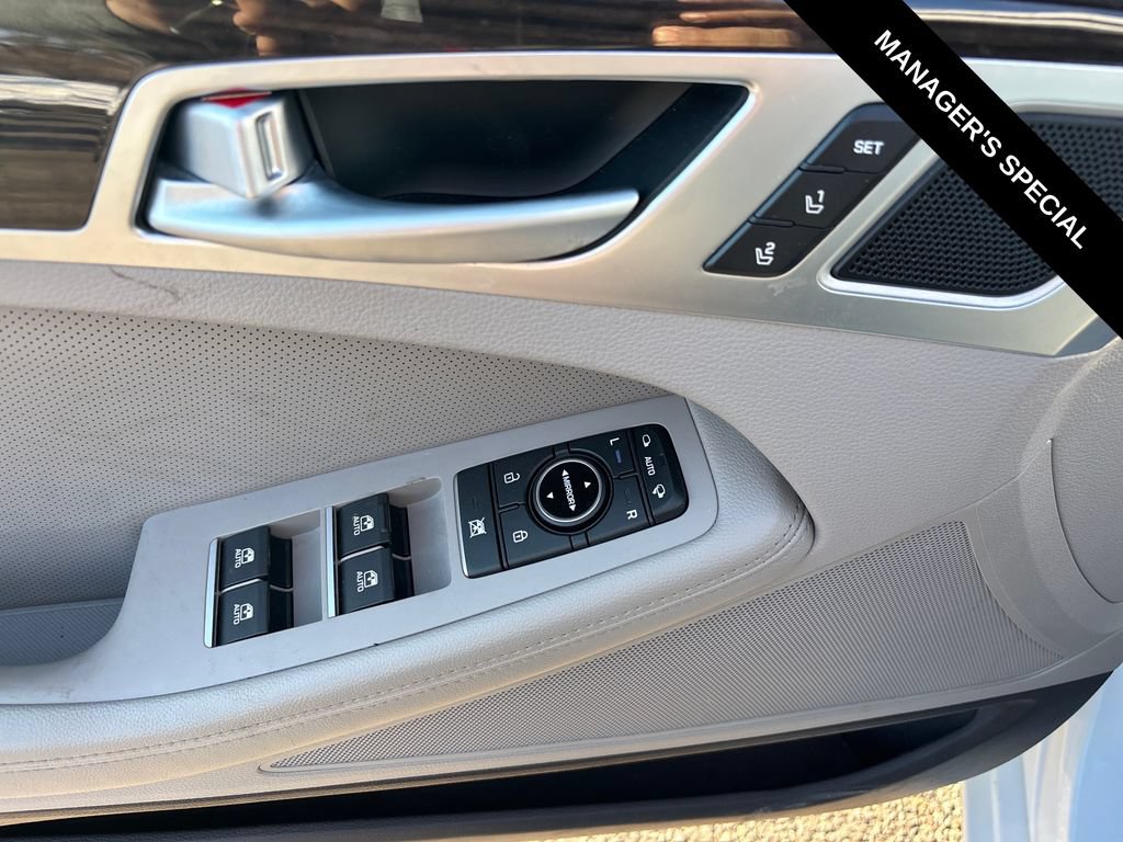 Used 2018 Genesis G80 3.8 AWD/4WD image 16