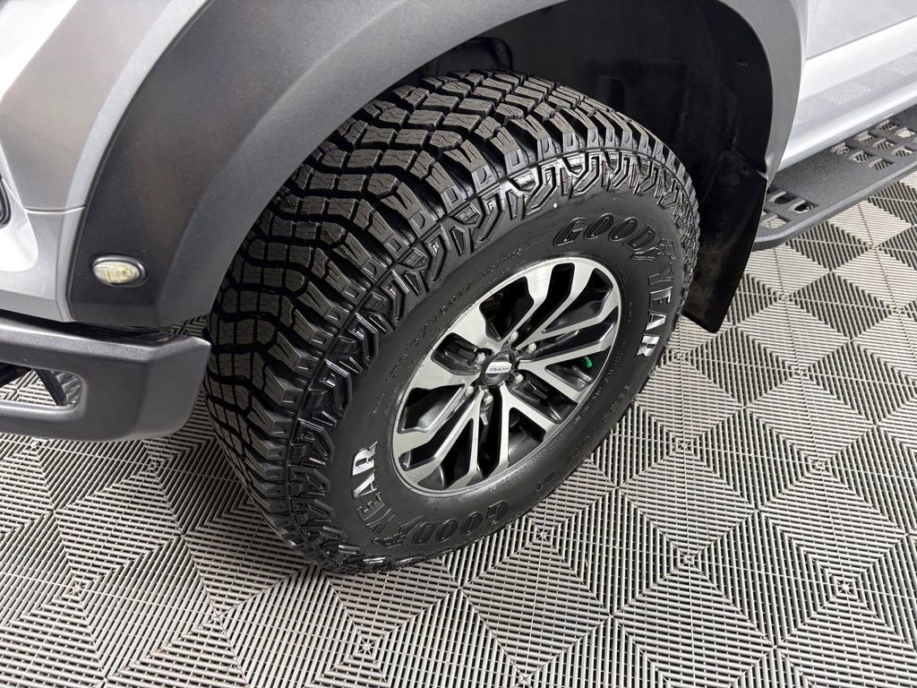 Used 2019 Ford F150 Raptor w/ Equipment Group 802A Luxury image 9
