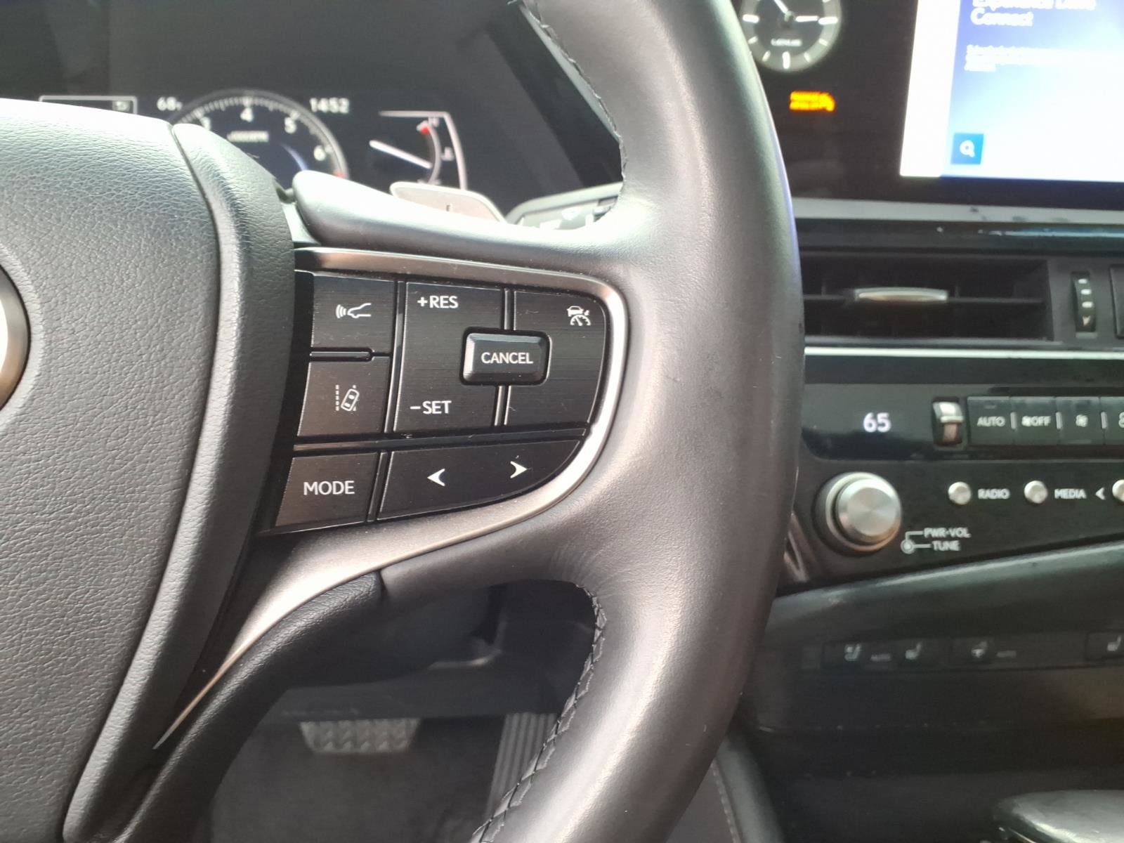 Certified 2024 Lexus ES 350 w/ Premium Package image 16