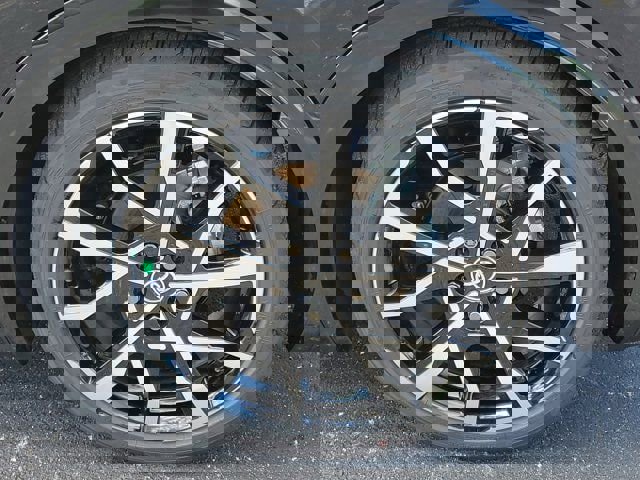 New 2025 Toyota Prius Plug-In Hybrid FWD image 8