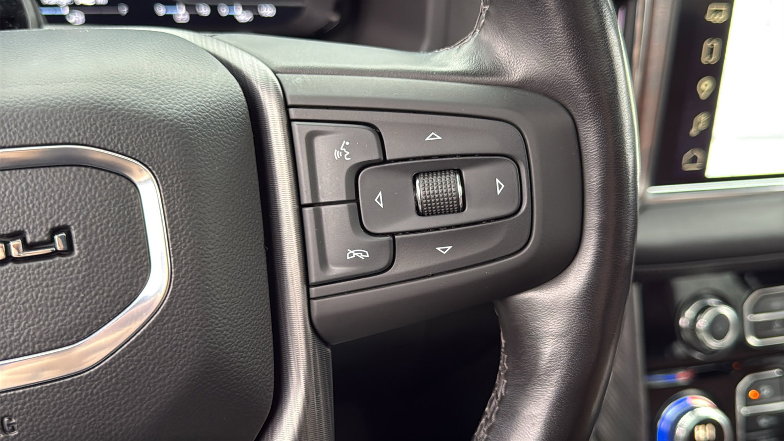 Used 2023 GMC Yukon Denali Ultimate image 17