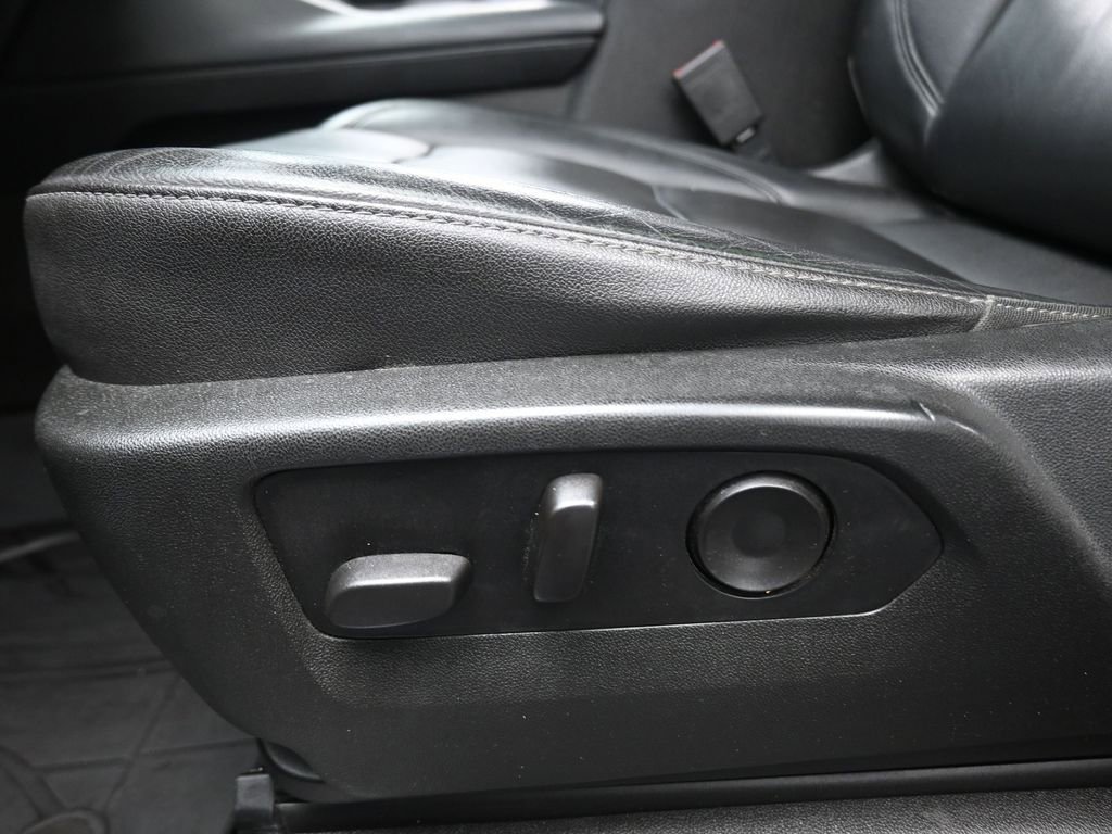 Used 2021 Chevrolet Suburban Z71 w/ Z71 Signature Package image 7