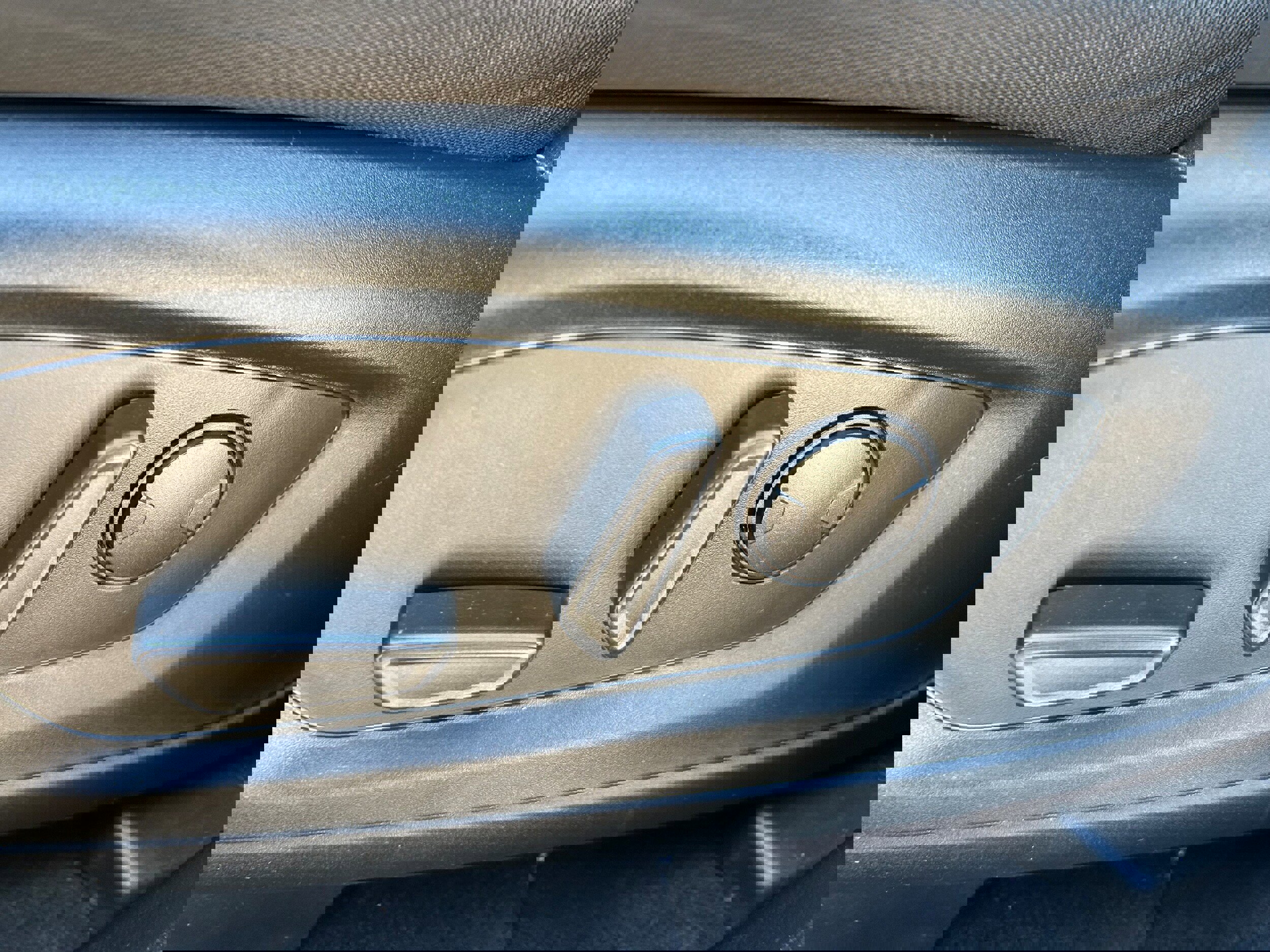 Used 2020 Ford Explorer XLT image 12