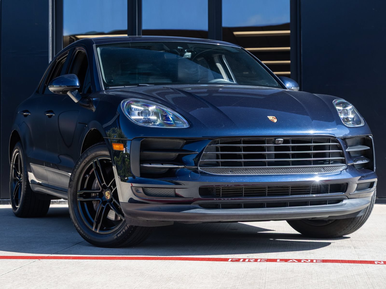 Certified 2021 Porsche Macan AWD/4WD image 6