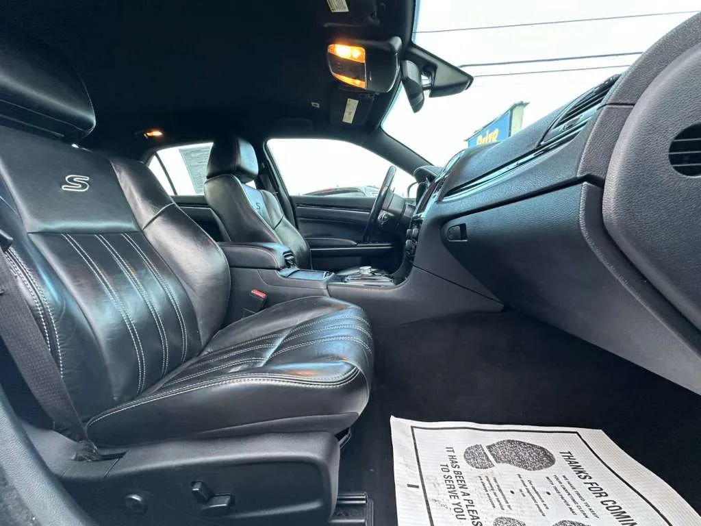 Used 2019 Chrysler 300 S image 11