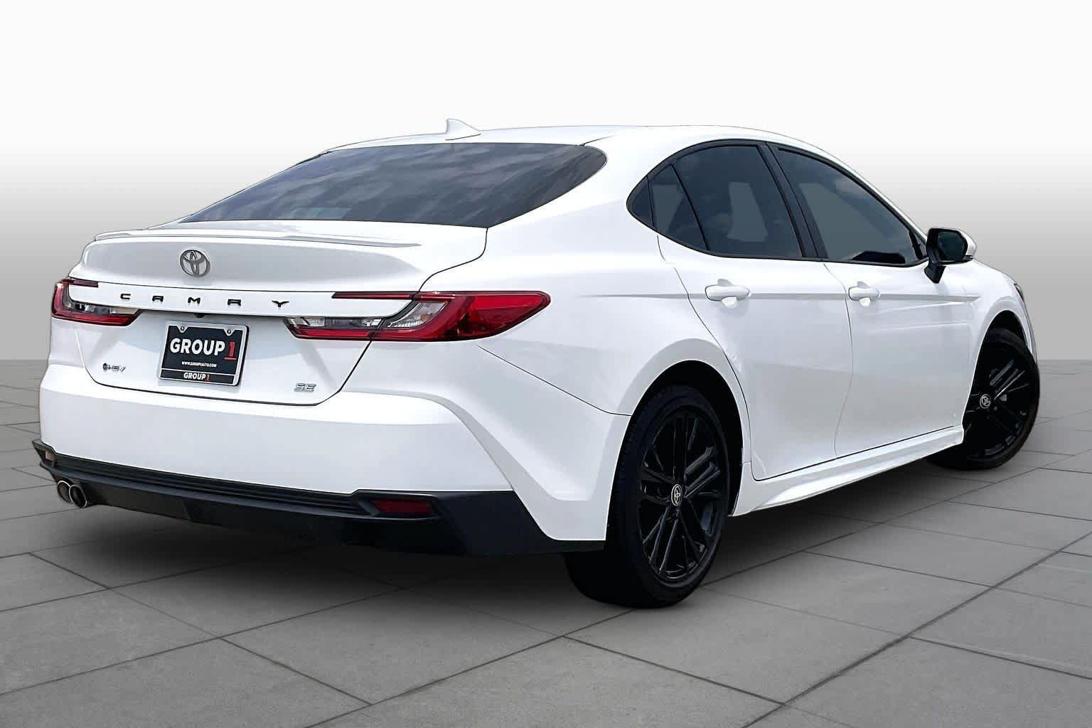 Used 2025 Toyota Camry SE FWD image 12