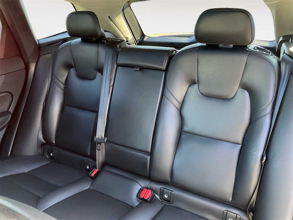 Used 2024 Volvo XC60 B5 Core image 13