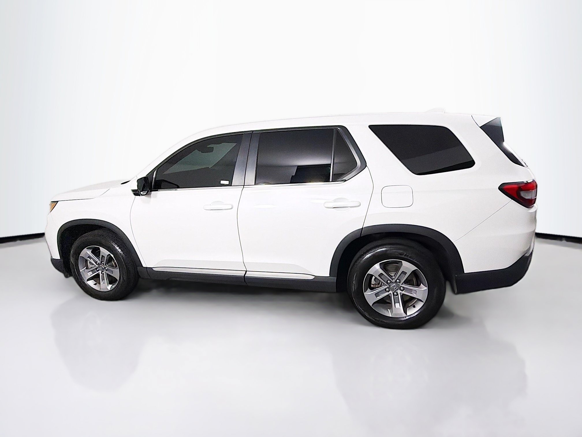 Used 2025 Honda Pilot EX-L image 4