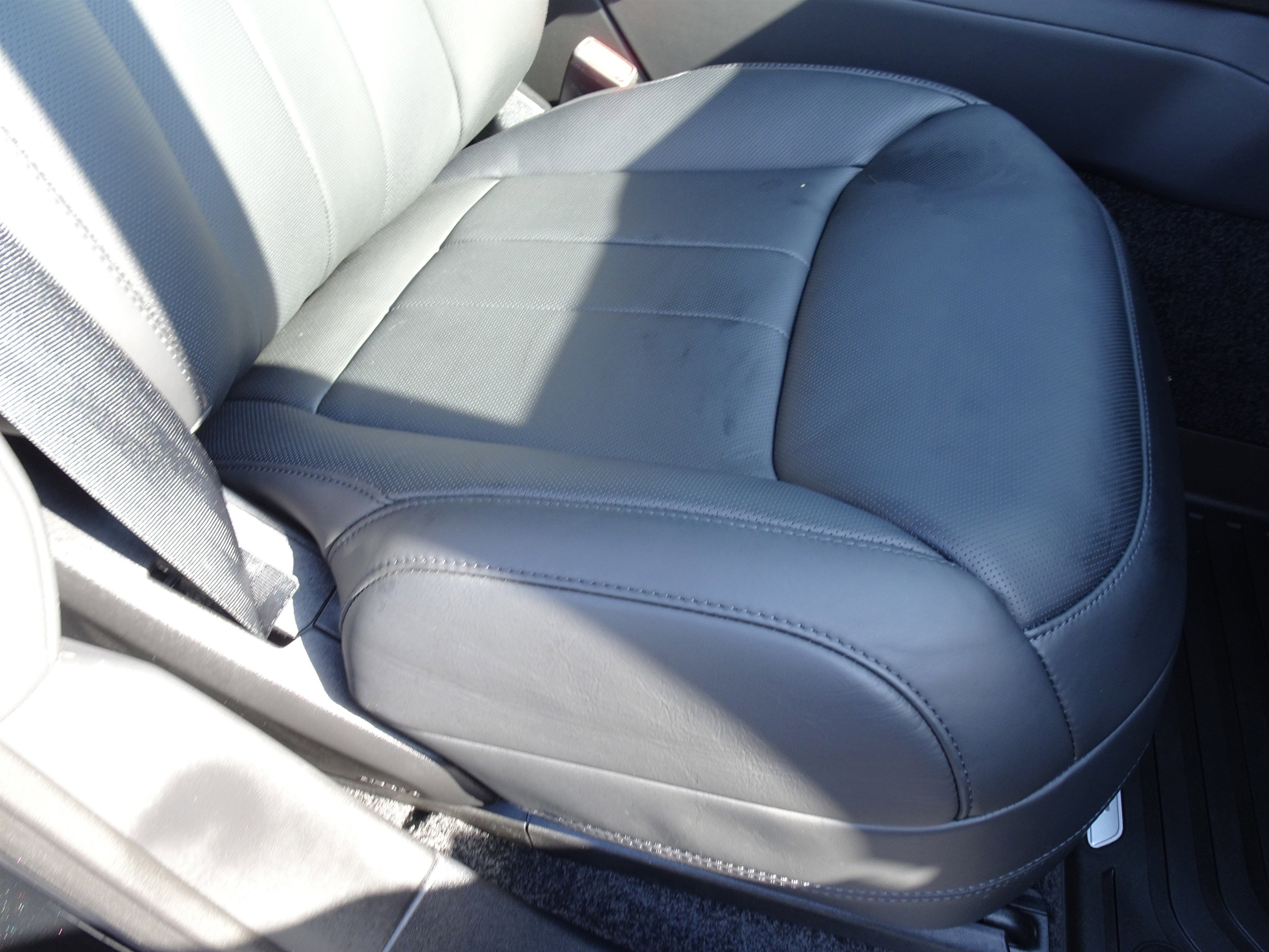 Certified 2025 Land Rover Range Rover SE image 26