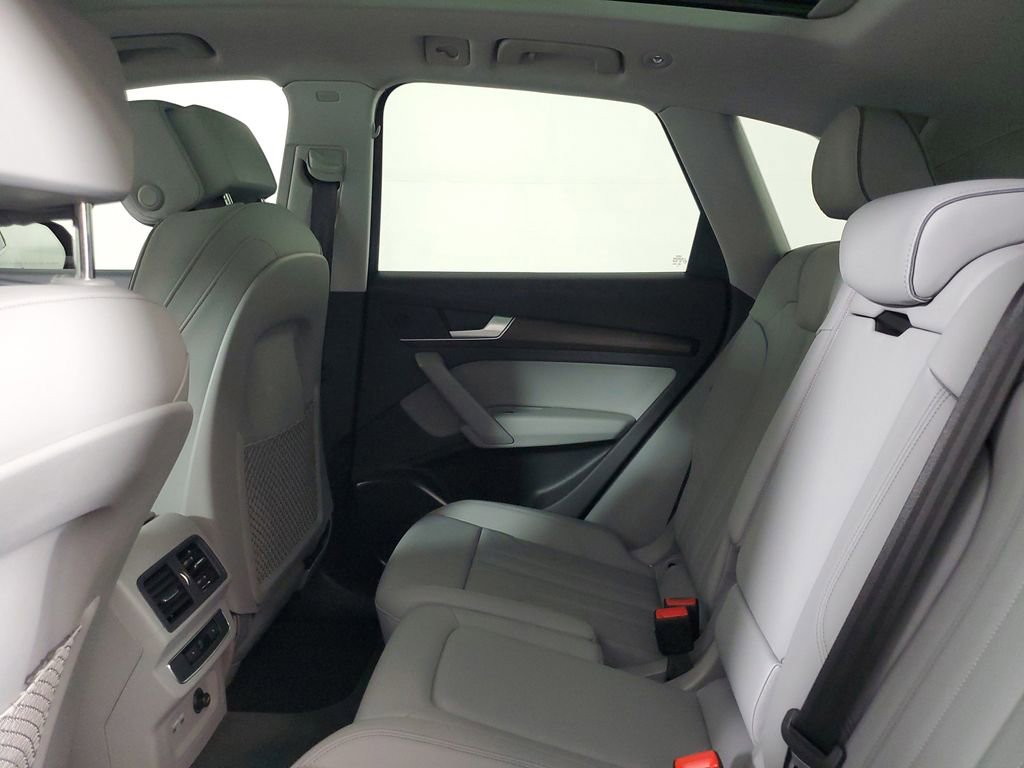 Used 2024 Audi Q5 2.0T Premium w/ Convenience Package image 12