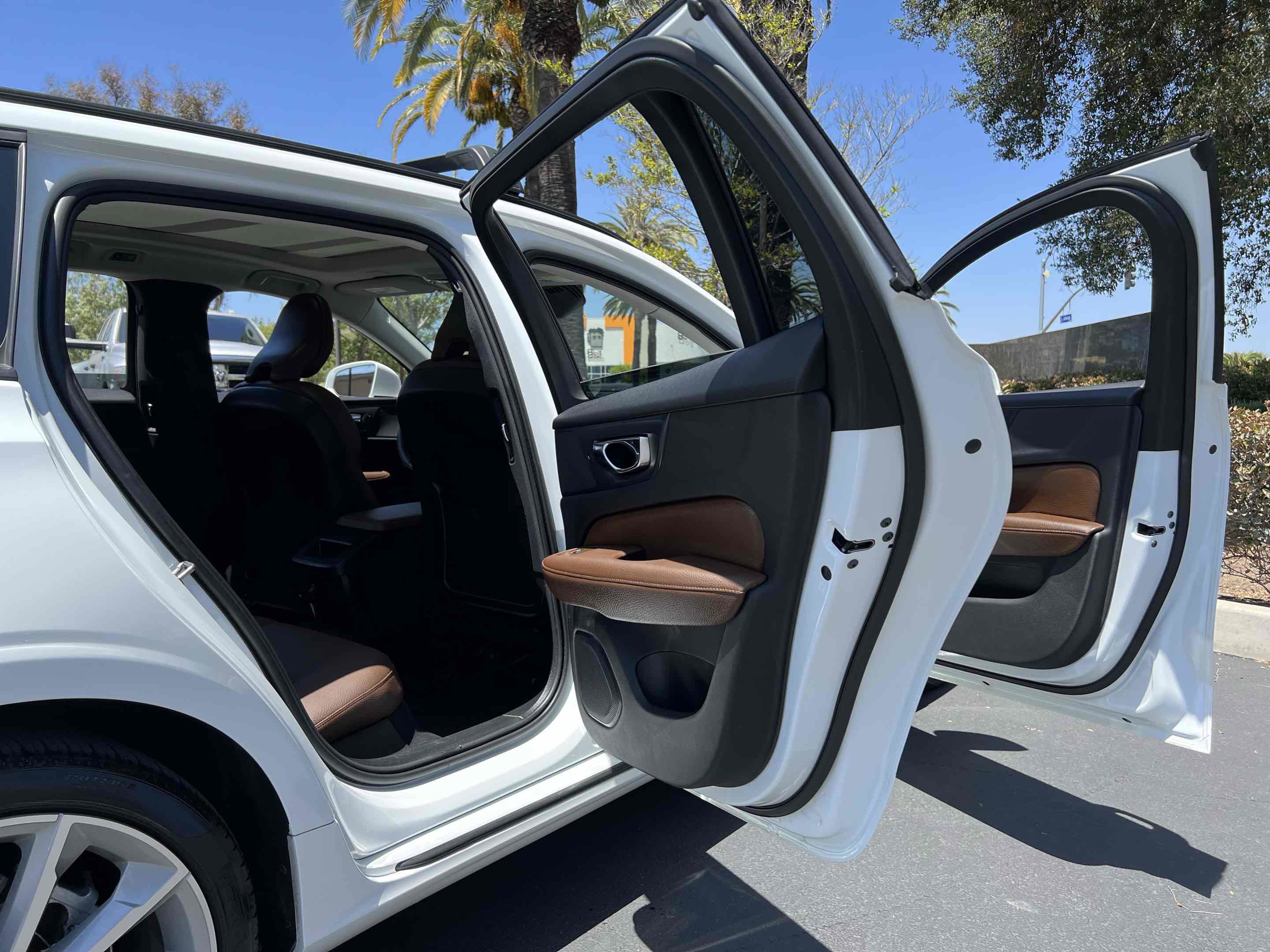 Used 2020 Volvo V60 T5 Momentum w/ Protection Package FWD image 27