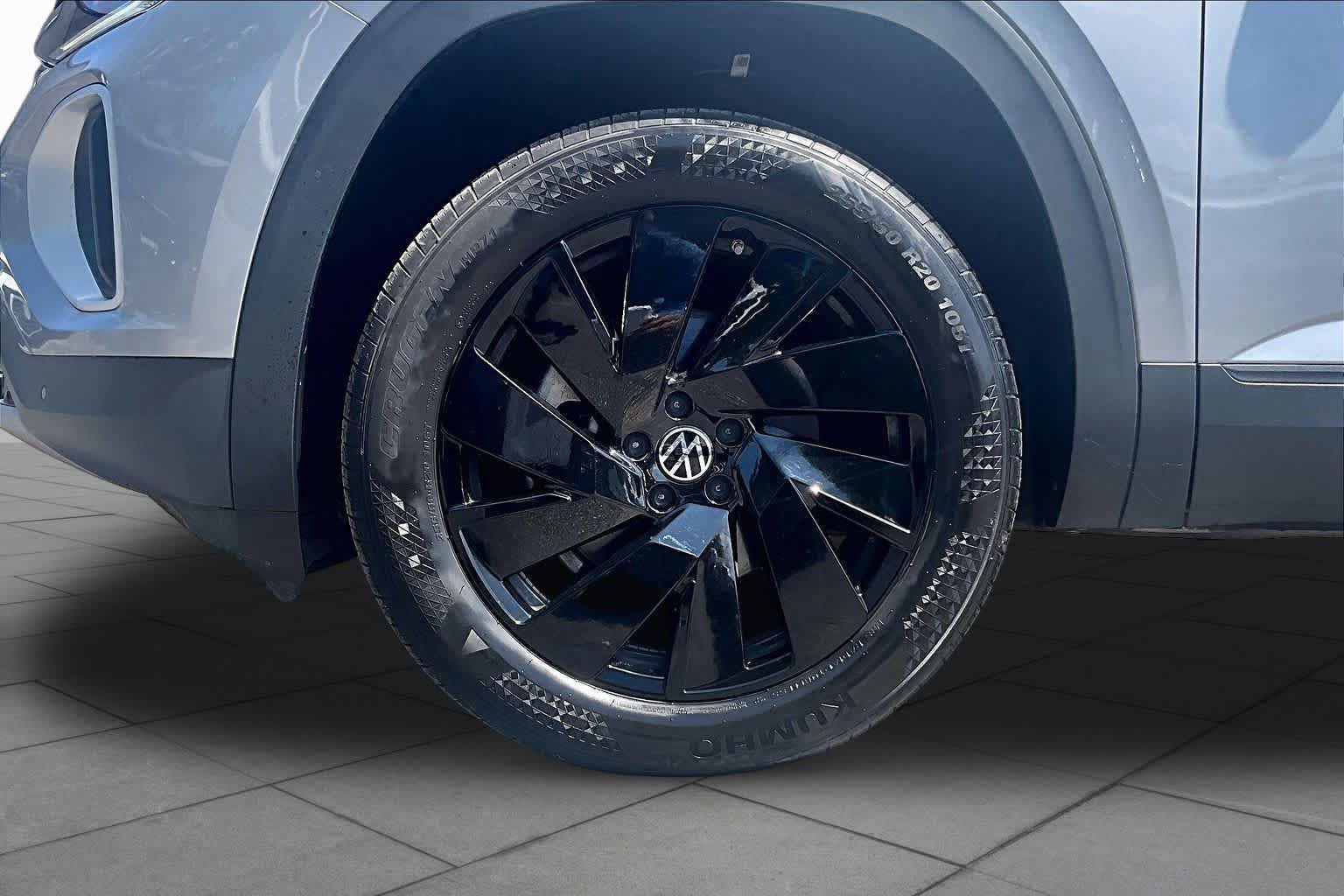 Used 2024 Volkswagen Atlas SE FWD image 11