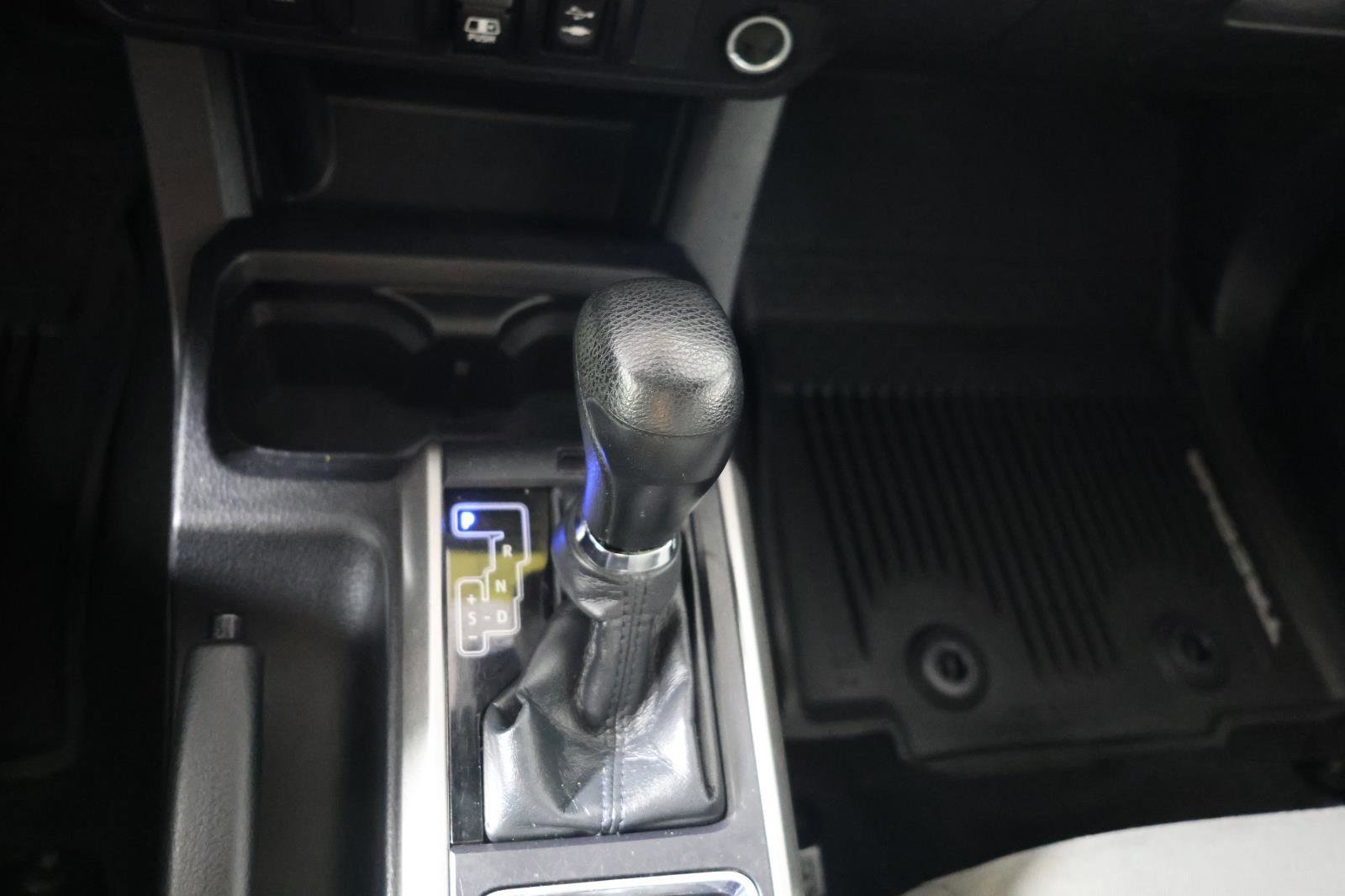 Used 2018 Toyota Tacoma SR5 AWD/4WD image 19