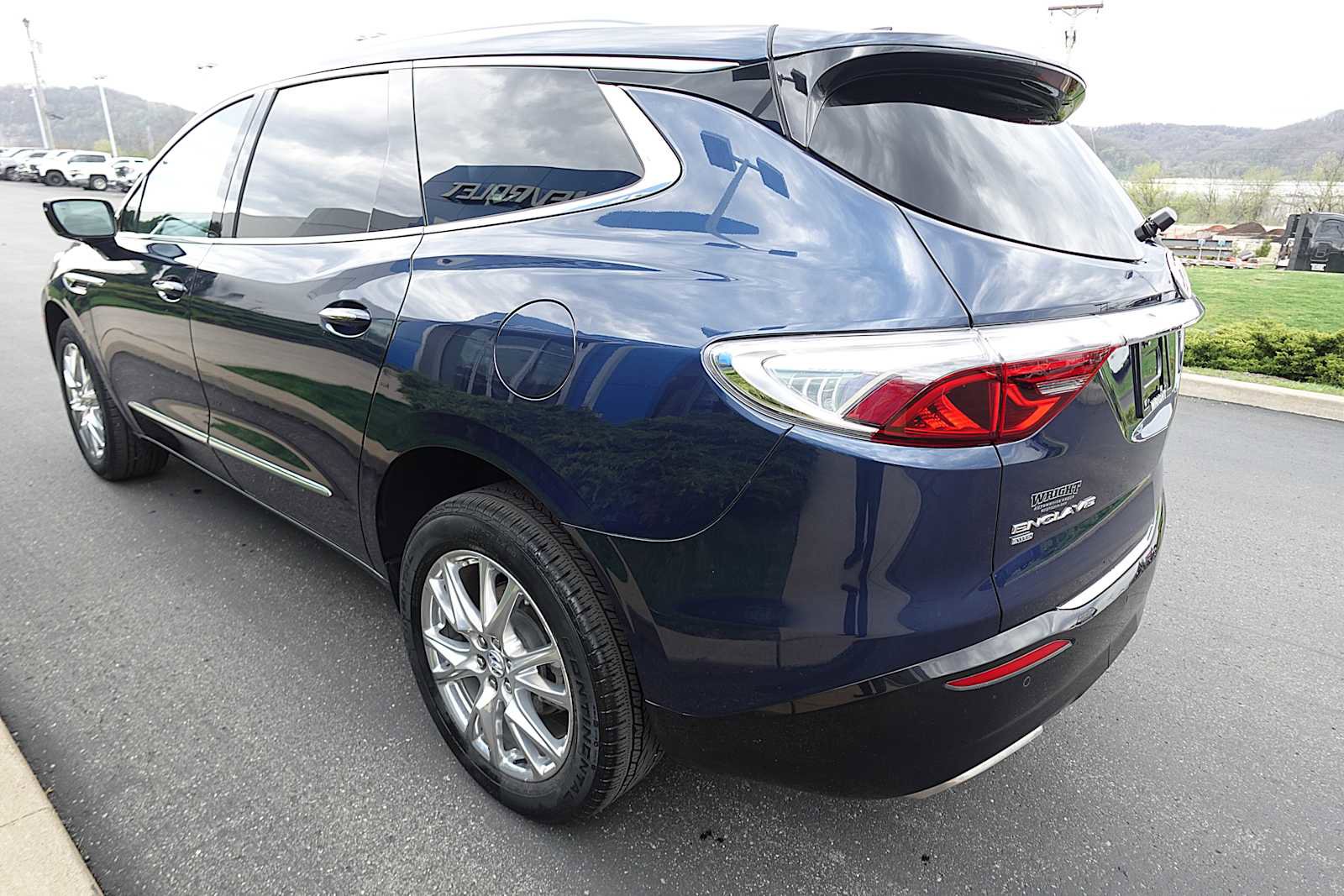 Used 2023 Buick Enclave Essence w/ Experience Buick Package image 5