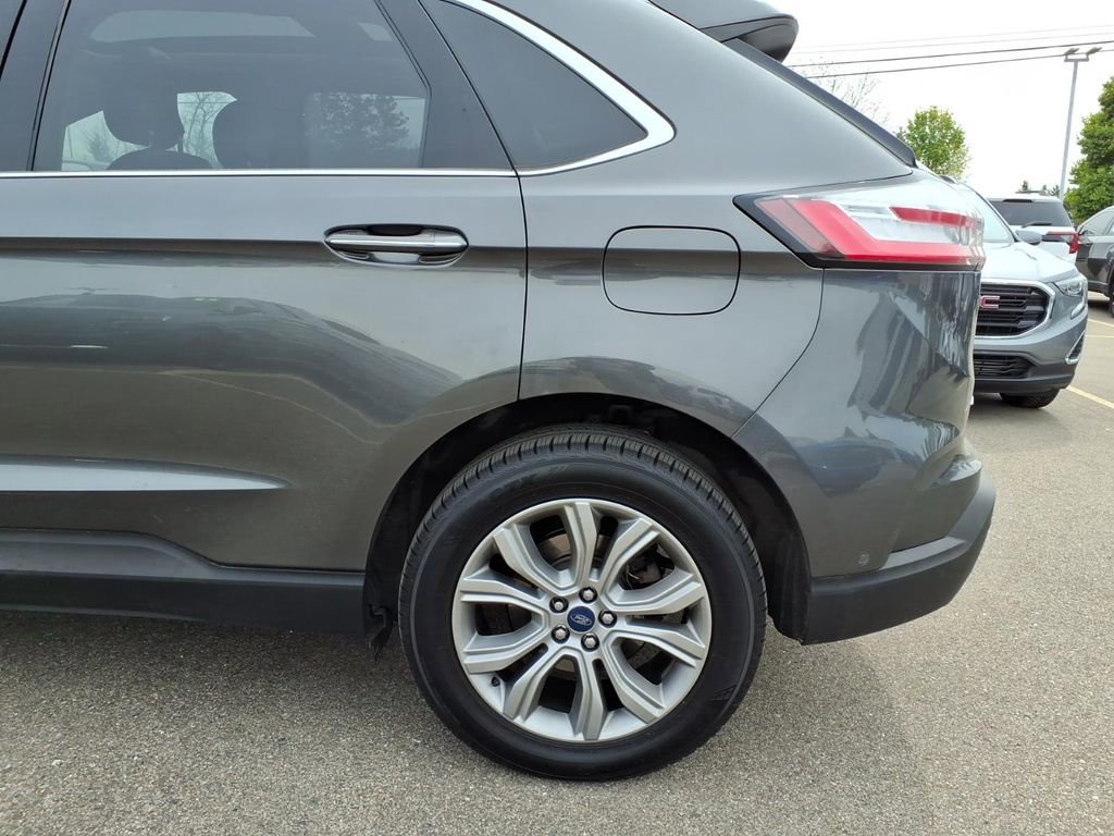 Used 2019 Ford Edge Titanium w/ Equipment Group 301A AWD/4WD image 23