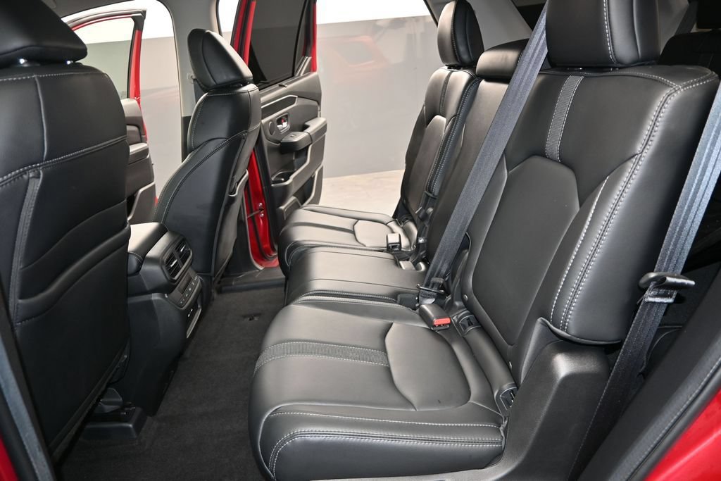 Used 2024 Honda Pilot Touring image 14