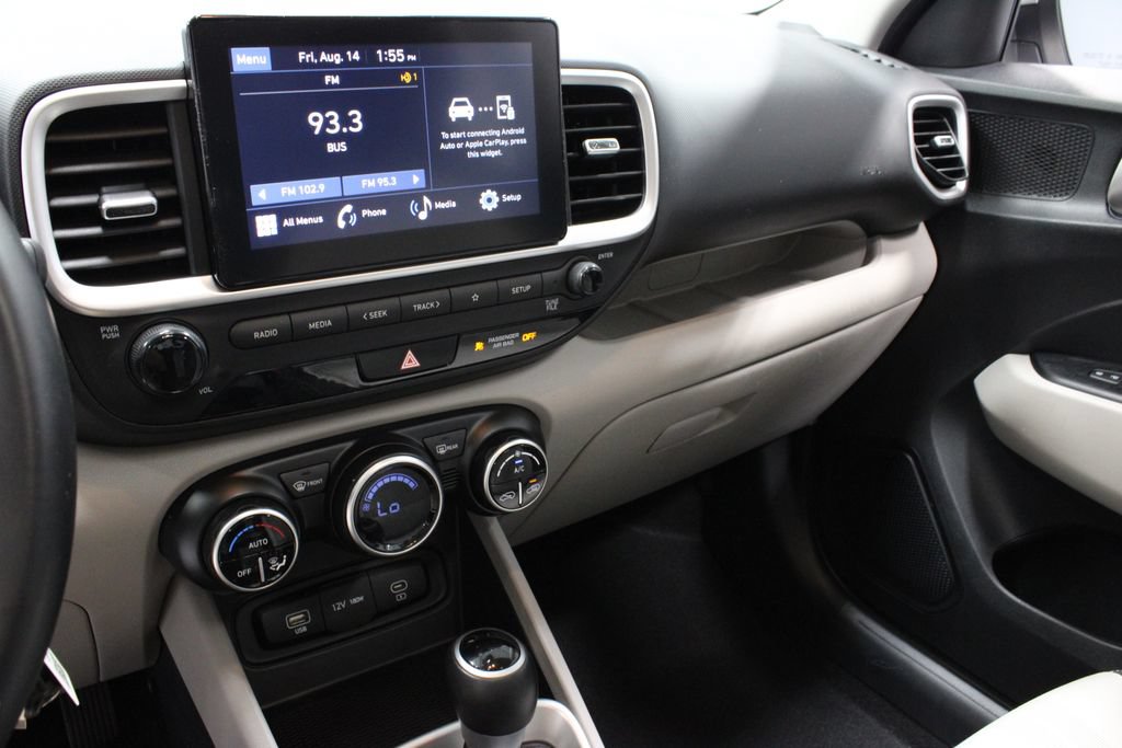 Used 2023 Hyundai Venue SEL FWD image 29