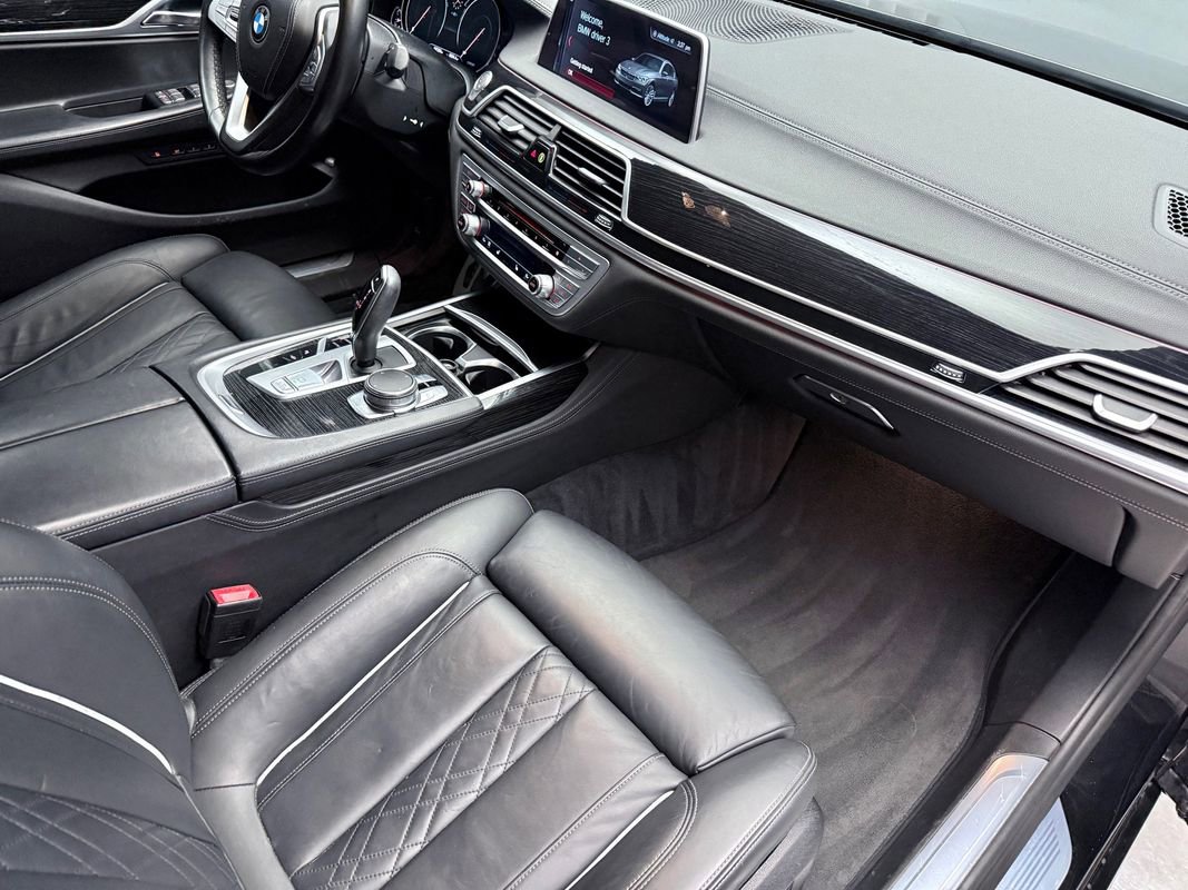 Used 2019 BMW 750i xDrive w/ M Sport Package image 11