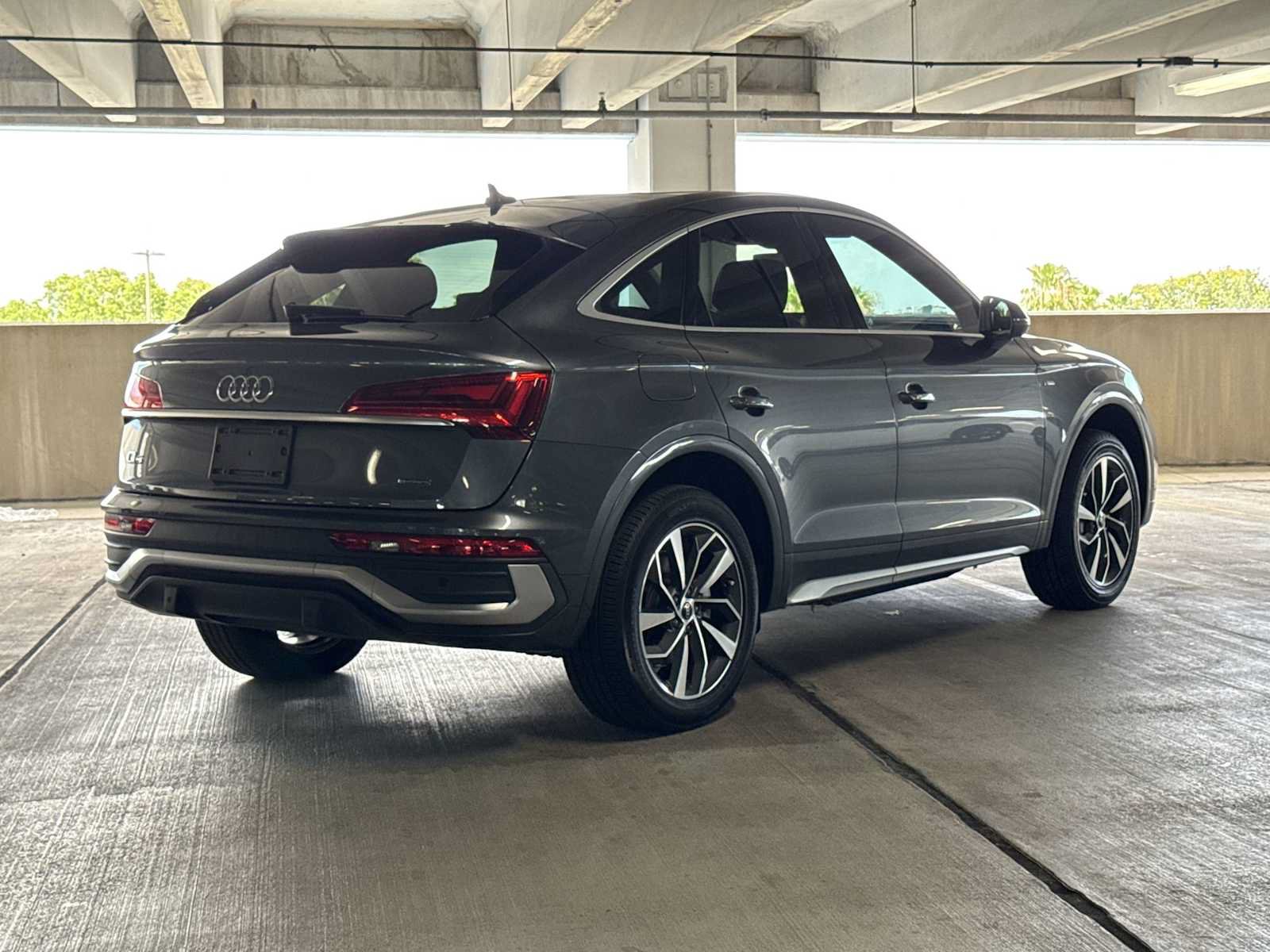 Used 2022 Audi Q5 2.0T Premium Plus w/ Premium Plus Package AWD/4WD image 8
