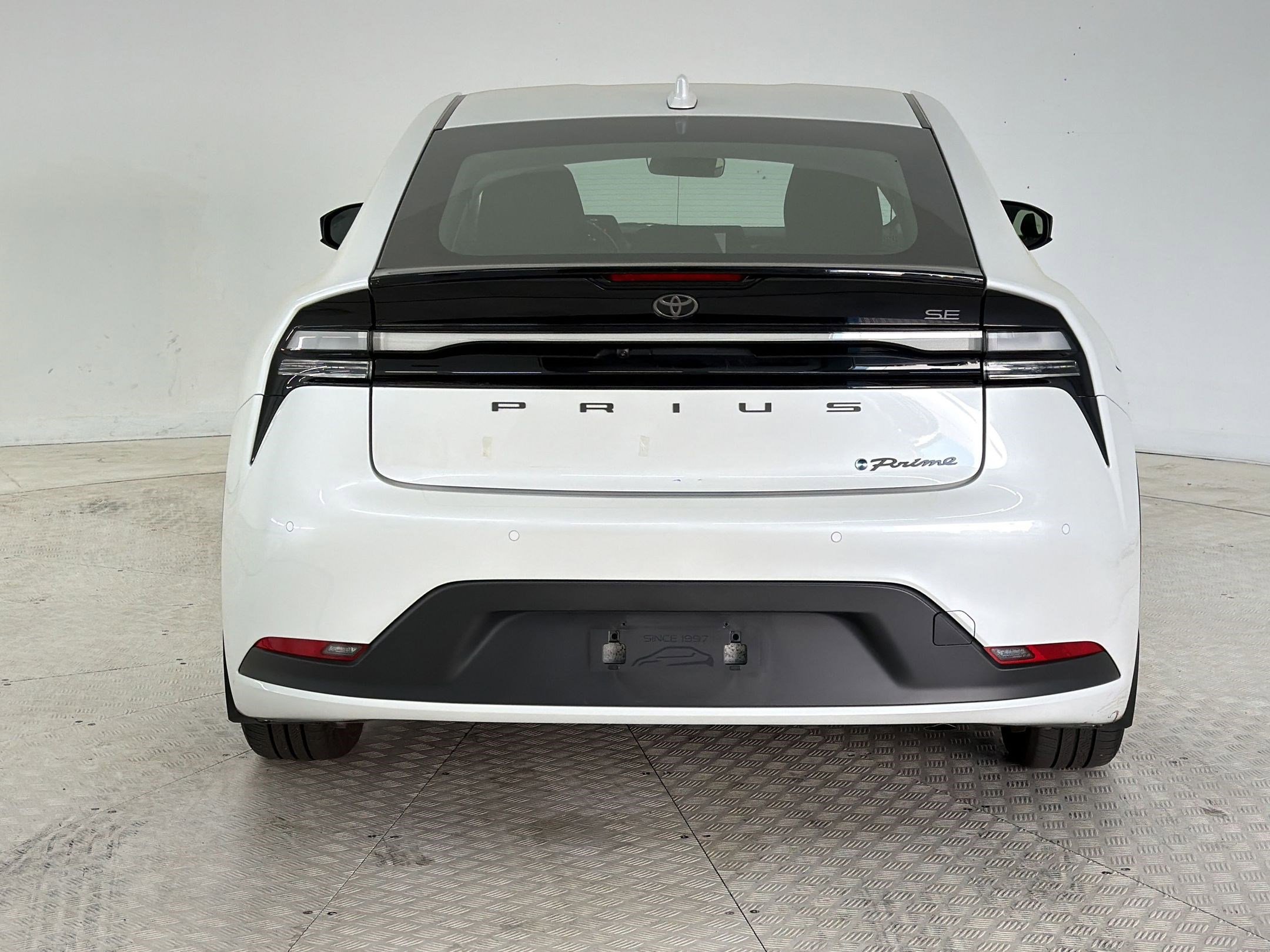 Used 2024 Toyota Prius Prime SE FWD image 10