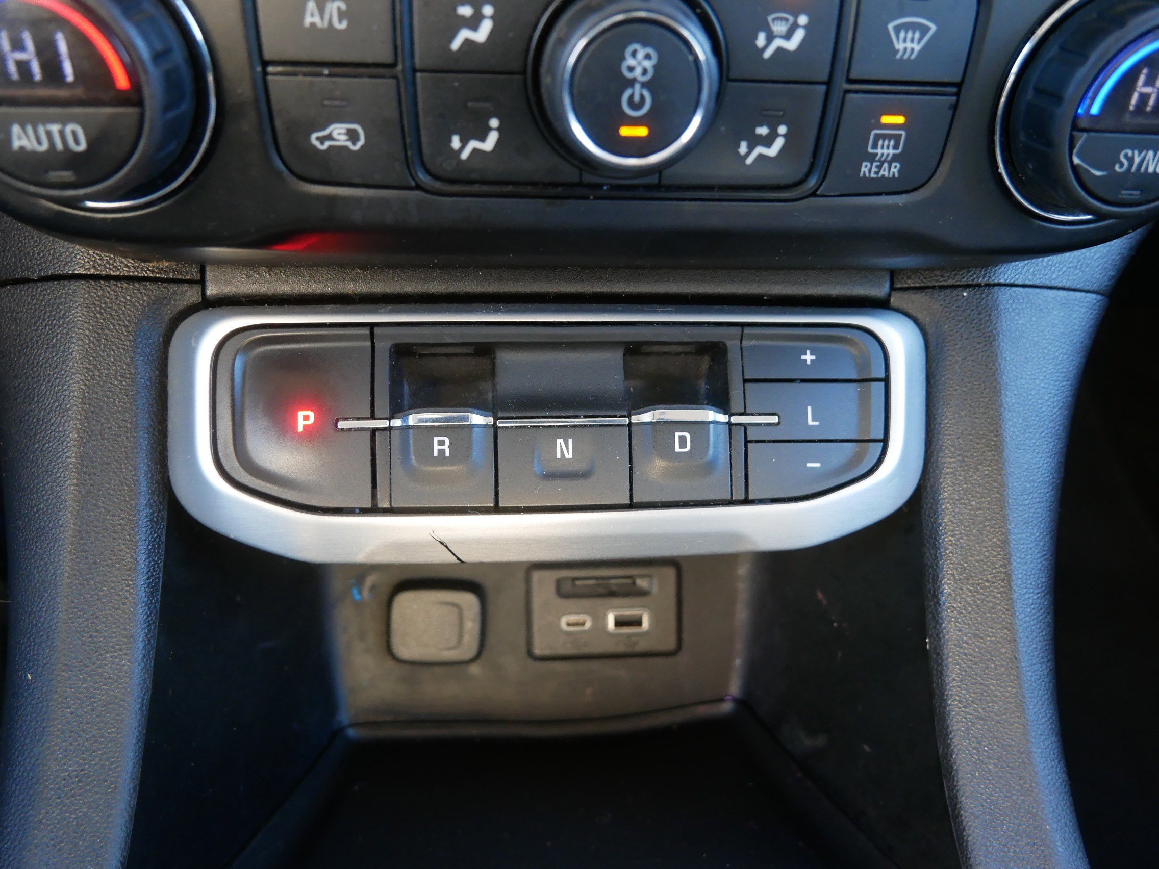 Used 2021 GMC Acadia SLT image 29