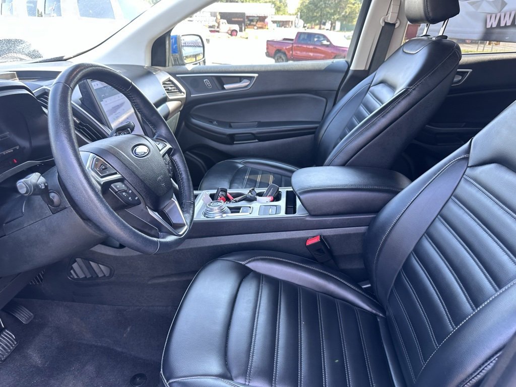 Used 2023 Ford Edge SEL image 3