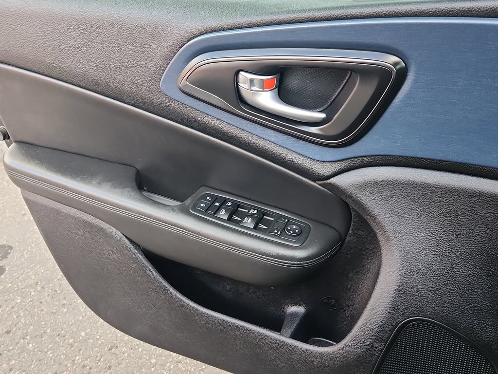 Used 2015 Chrysler 200 S AWD/4WD image 6