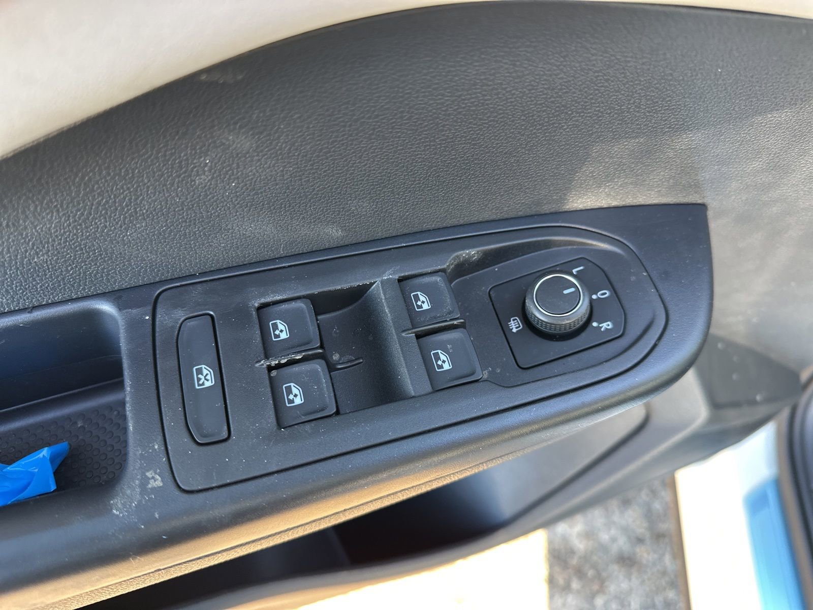 New 2026 Volkswagen Taos SE image 17