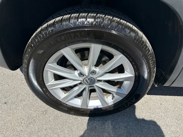 Used 2017 Volkswagen Tiguan Limited w/ Premium Package AWD/4WD image 12