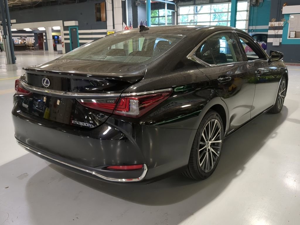 Used 2022 Lexus ES 300h w/ Premium Package FWD image 8