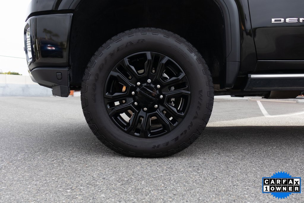 Used 2022 GMC Sierra 2500 Denali w/ Denali Black Diamond Edition image 7