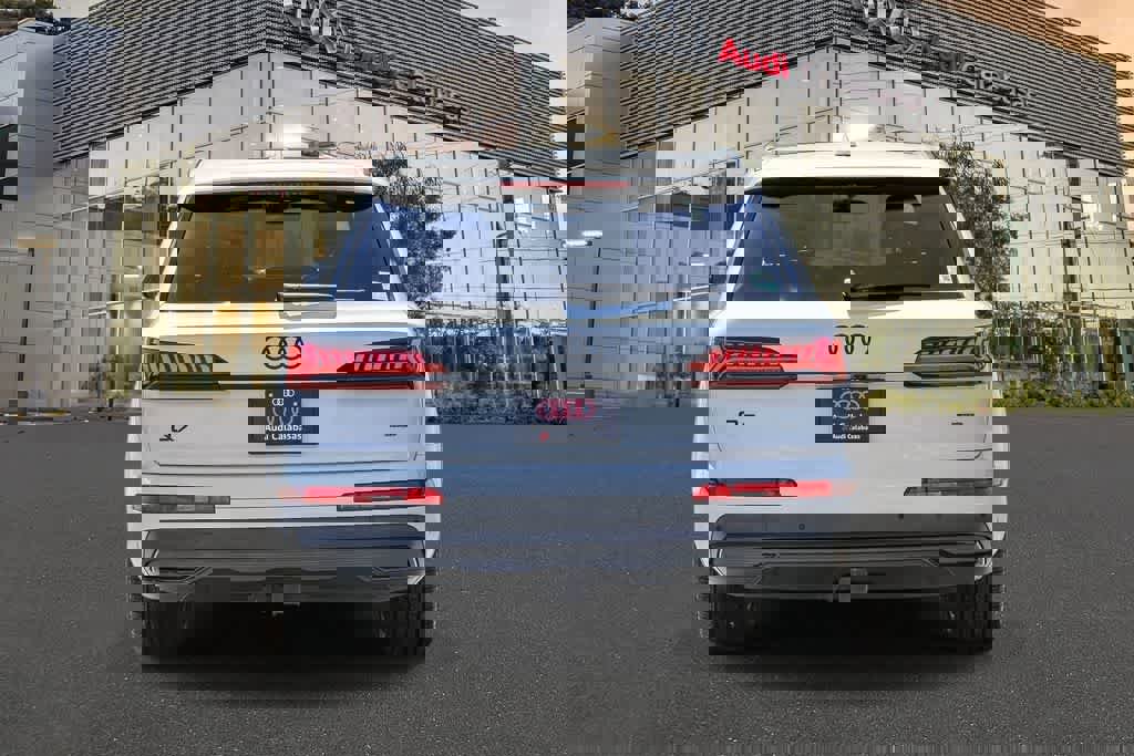 Used 2023 Audi Q7 2.0T Premium Plus w/ Premium Plus Package image 3