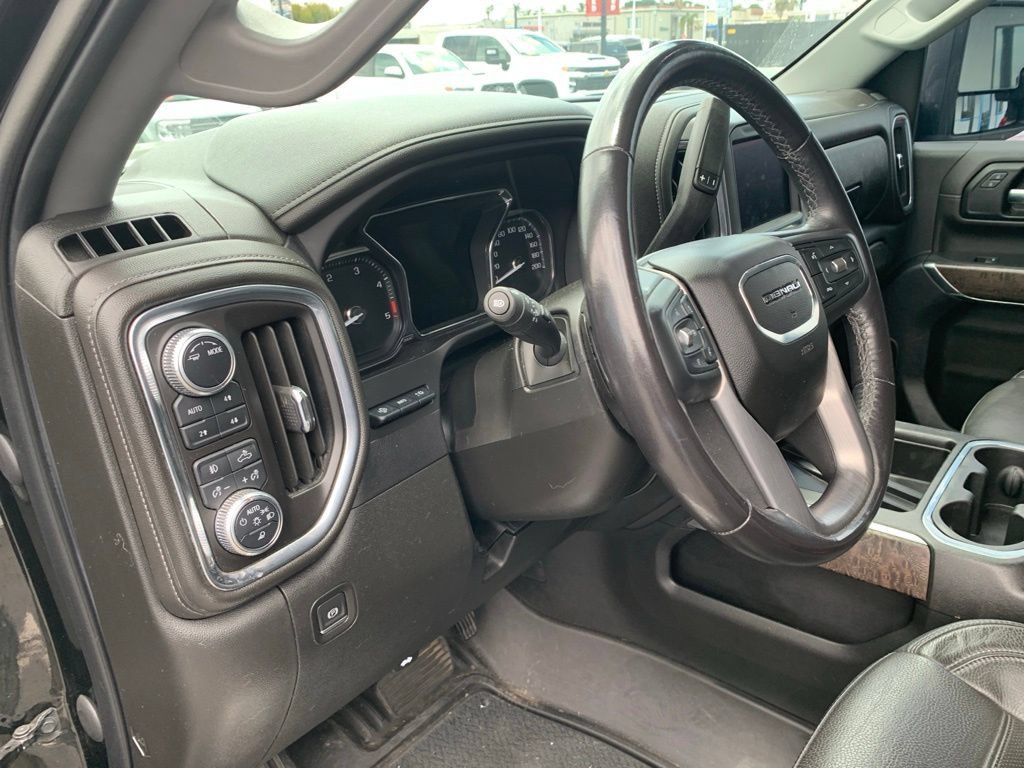 Used 2022 GMC Sierra 2500 Denali w/ Denali Black Diamond Edition AWD/4WD image 18
