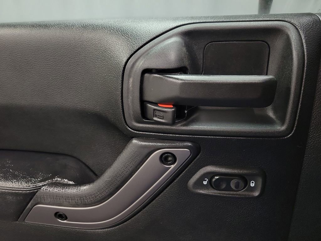 Used 2018 Jeep Wrangler Unlimited Sahara image 20