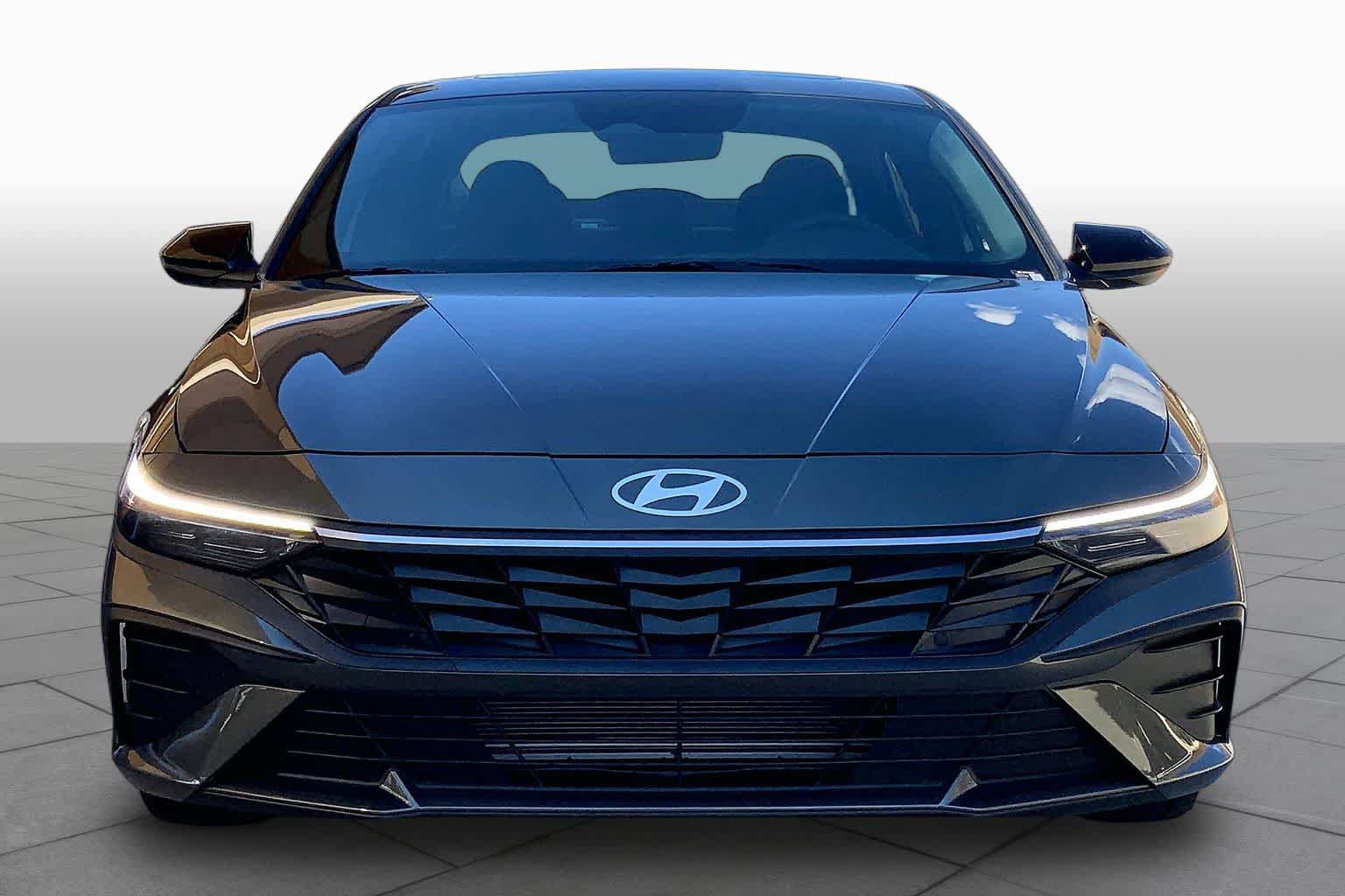 New 2026 Hyundai Elantra SEL Sport FWD image 3