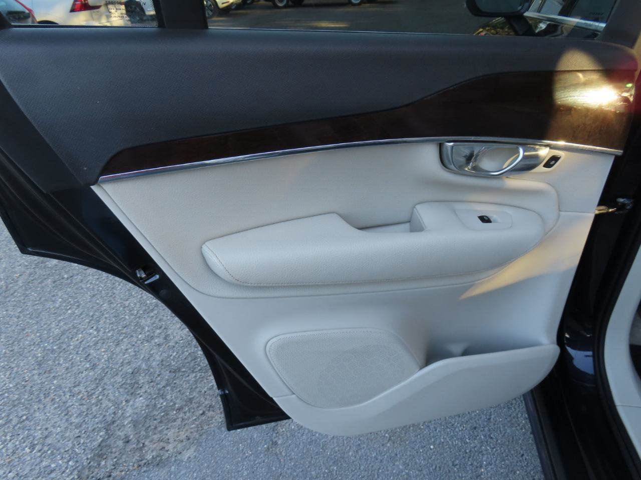 Used 2016 Volvo XC90 T6 Momentum AWD/4WD image 14