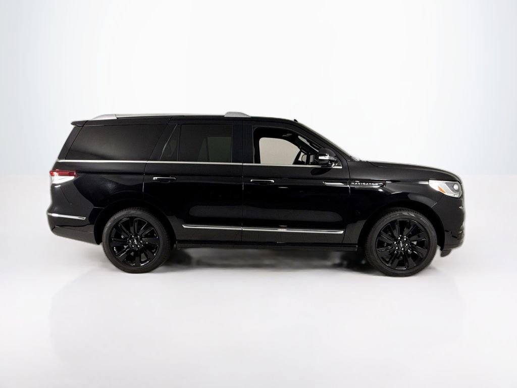 Used 2023 Lincoln Navigator Reserve w/ Monochromatic Package image 6