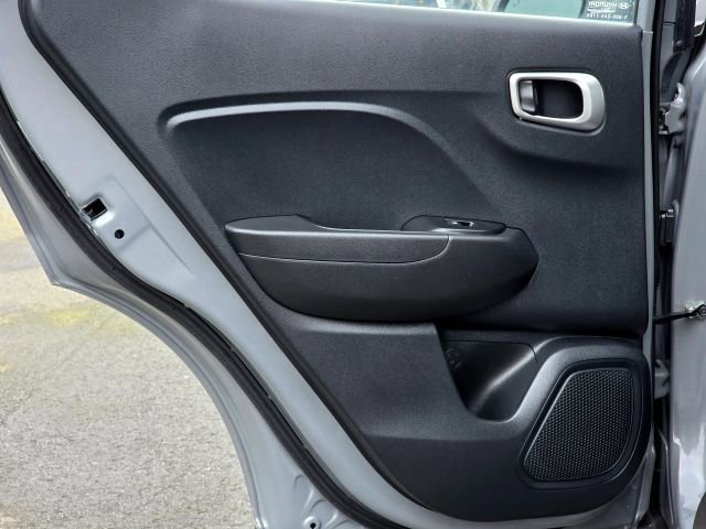 Used 2022 Hyundai Venue SEL FWD image 31