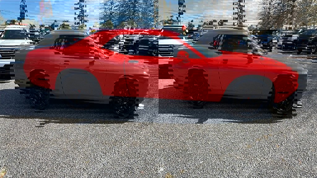 Used 2018 Dodge Challenger SXT w/ Blacktop Package image 4