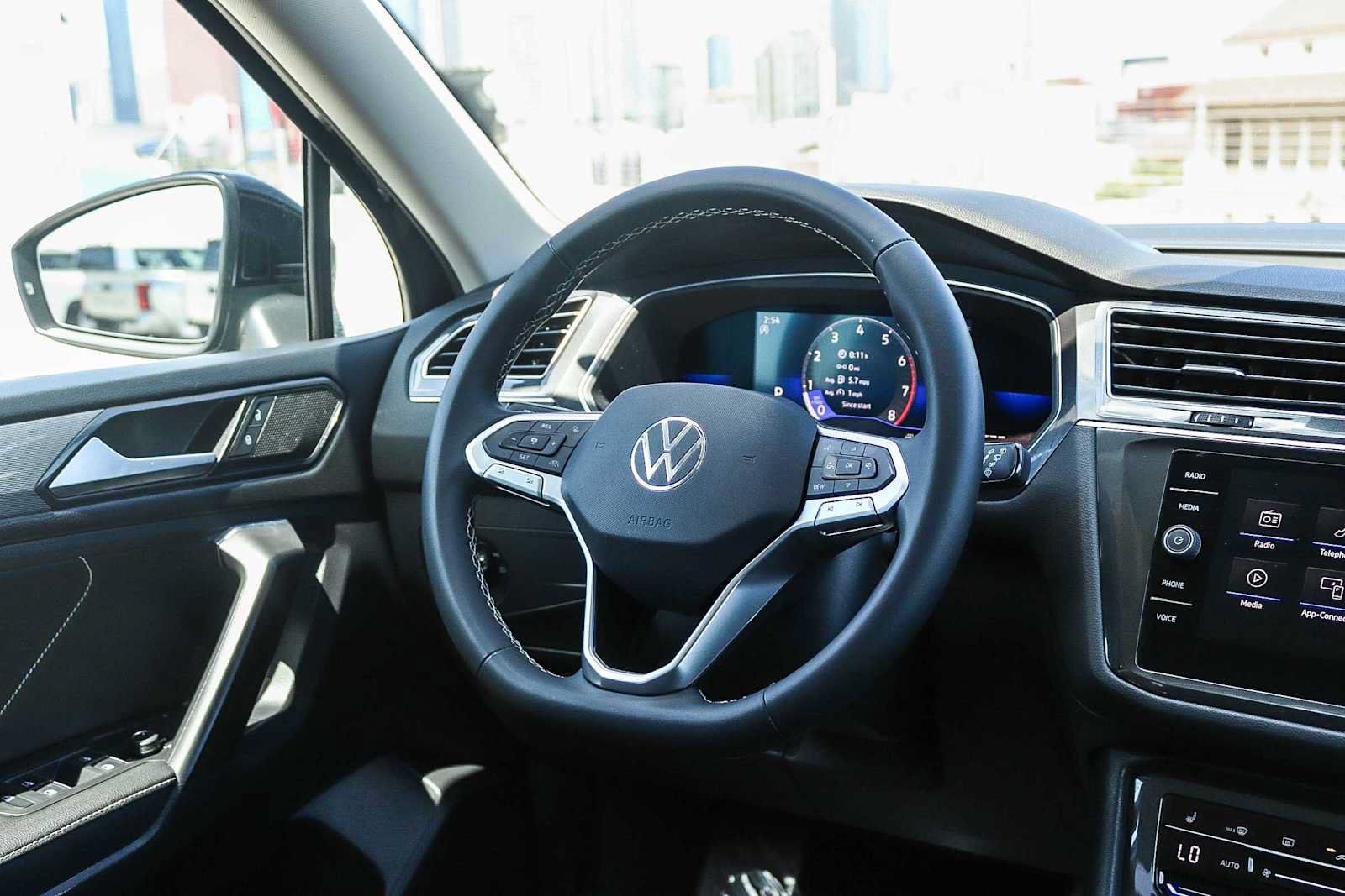 Certified 2022 Volkswagen Tiguan SE FWD image 14