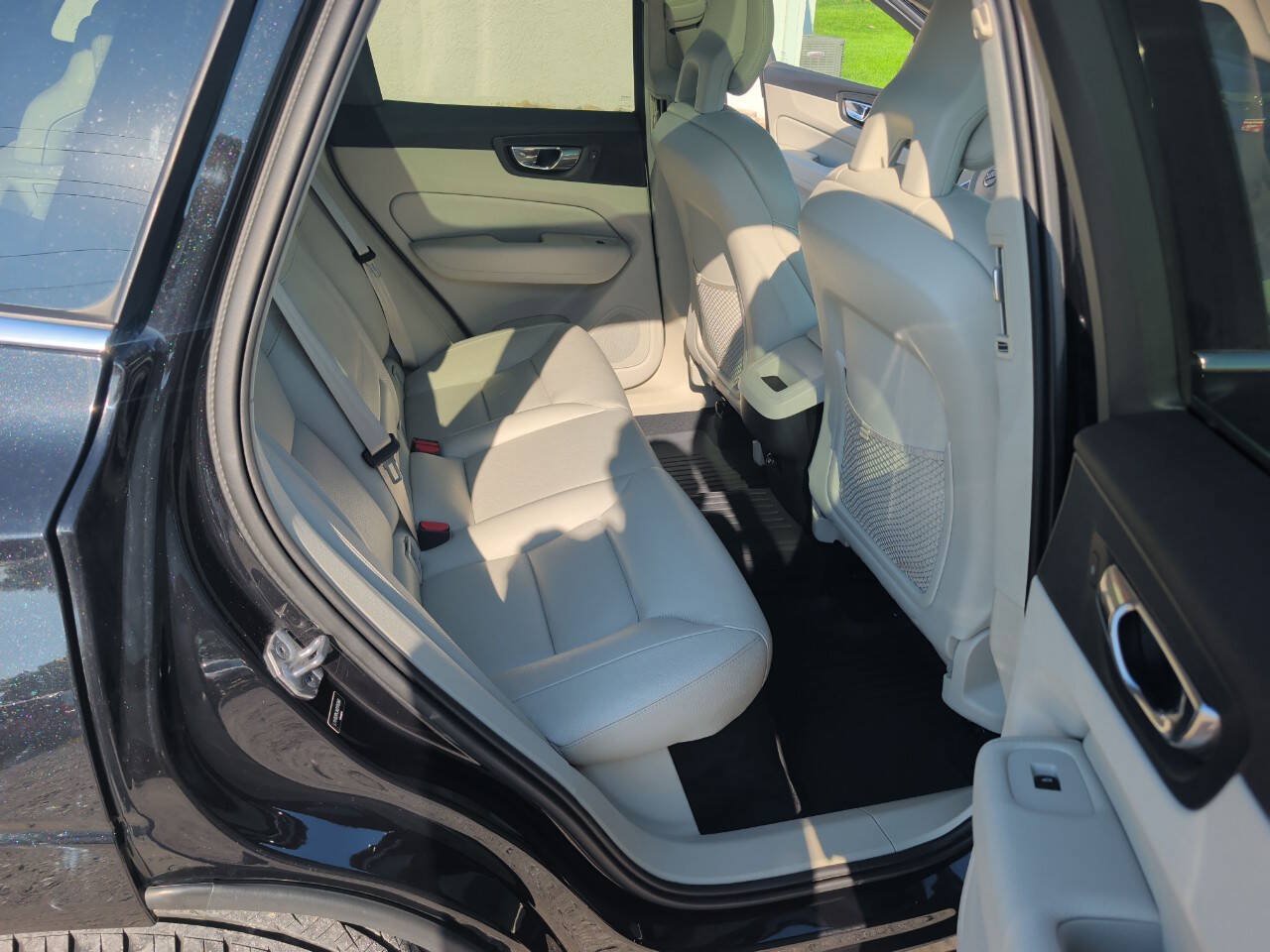 Used 2019 Volvo XC60 T5 Momentum w/ Premium Package AWD/4WD image 20