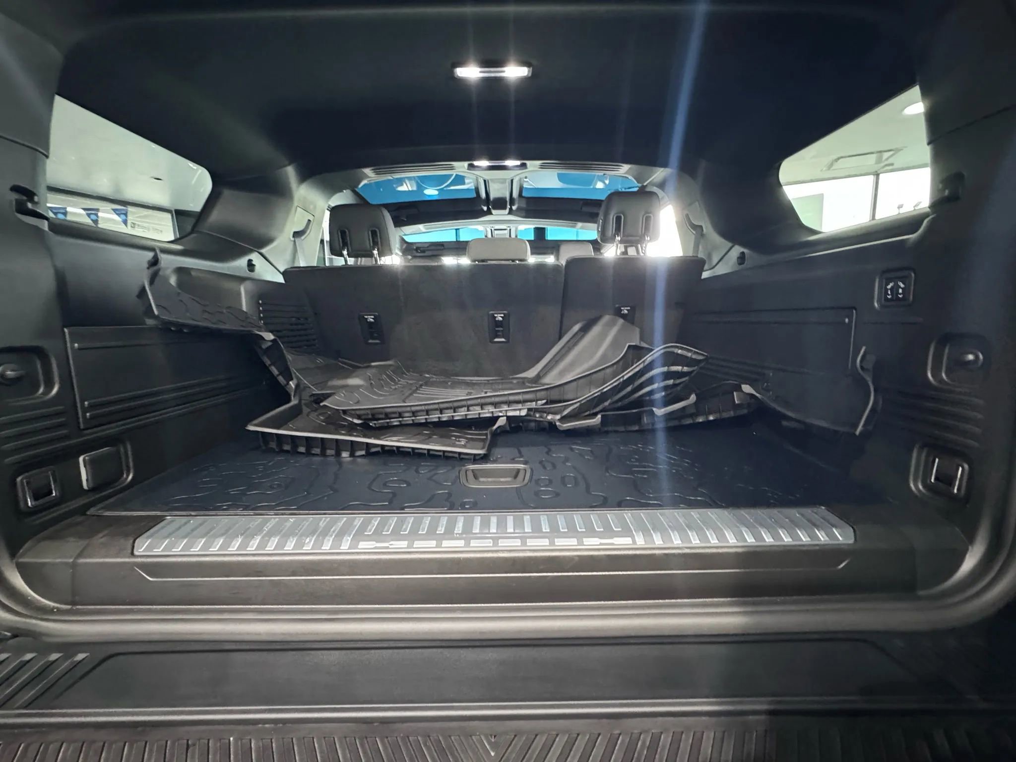 Used 2024 GMC Hummer EV 2X w/ LPO, Illumination Package image 21