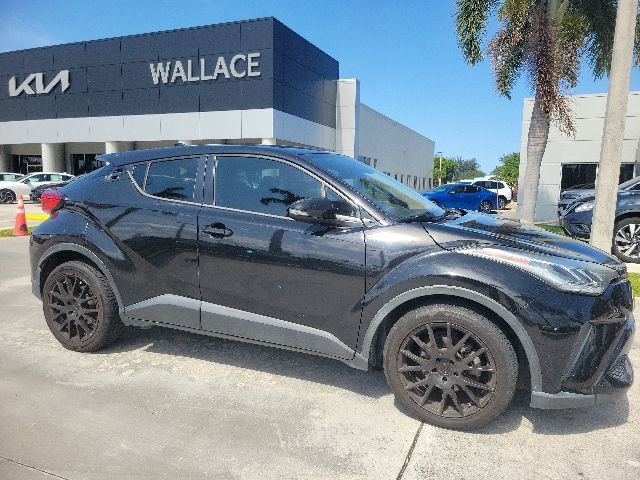 Used 2020 Toyota C-HR LE FWD image 1