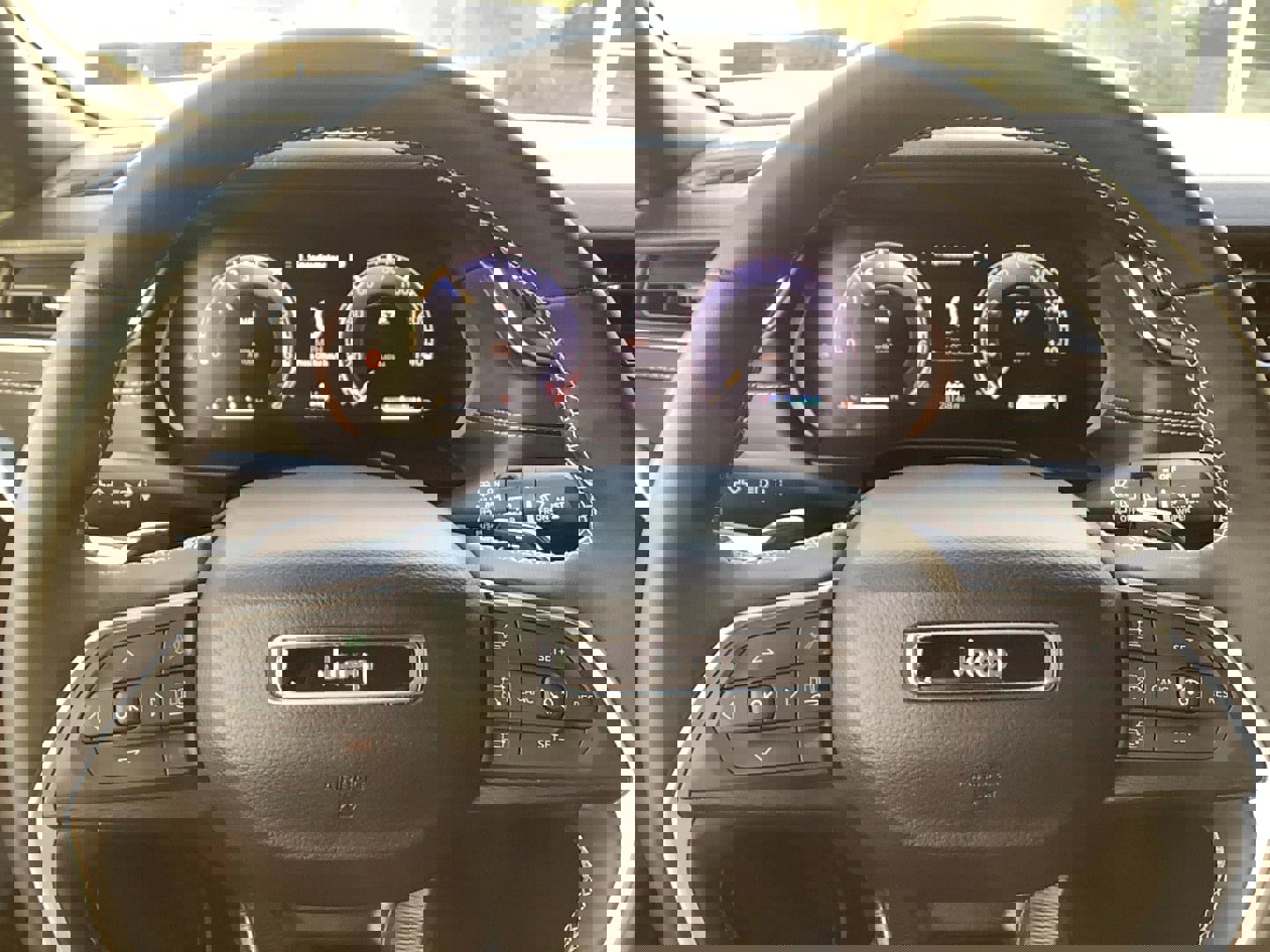 Certified 2024 Jeep Grand Cherokee Altitude image 12