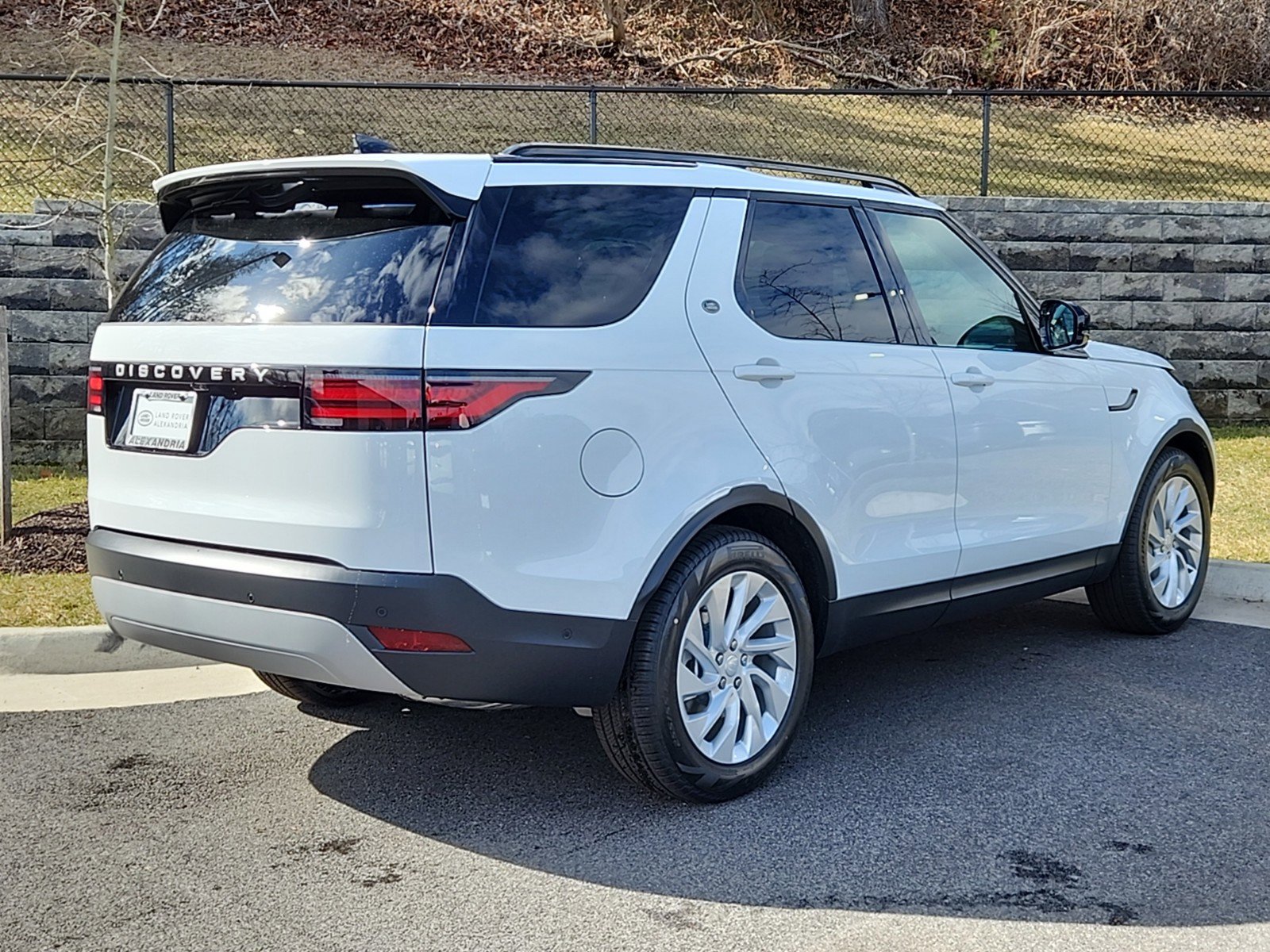 Certified 2025 Land Rover Discovery S image 2